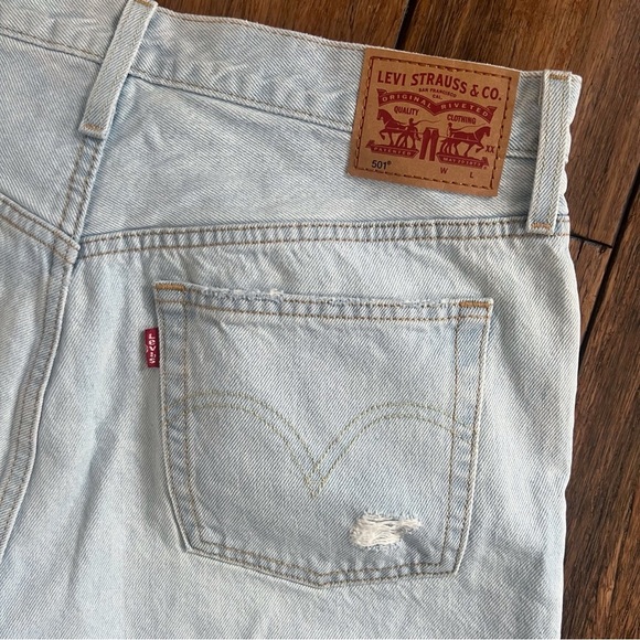 Levi’s 501 Button Fly Cut Off Festival Shorts Lightwash Size 31 Ripped Cotton - Picture 6 of 12